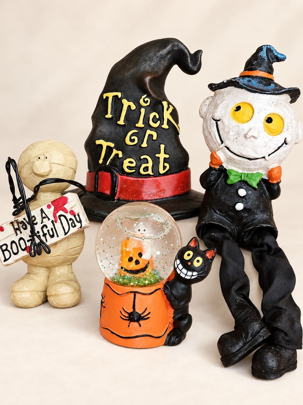 Halloween Decor Lot of 4 Mummy Vampire Witch Hat Glitter Globe